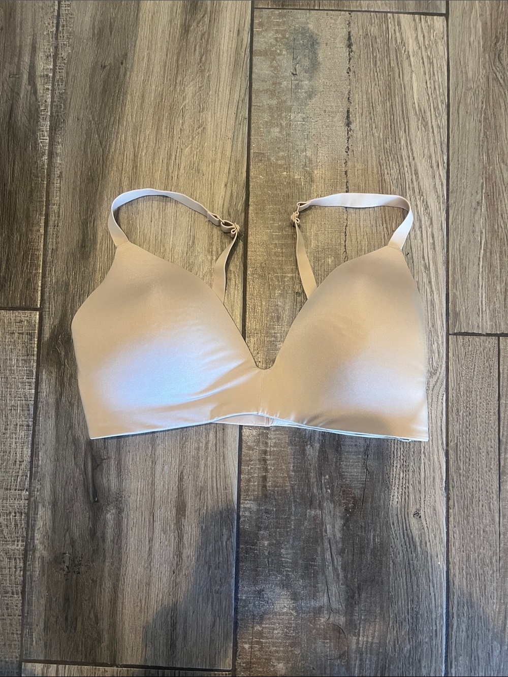 NWOT SKIMS Nude Seamless T-Shirt Bra